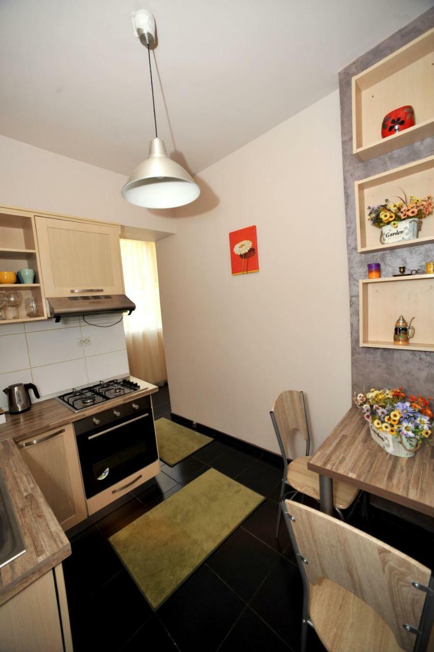 Like Apartment *