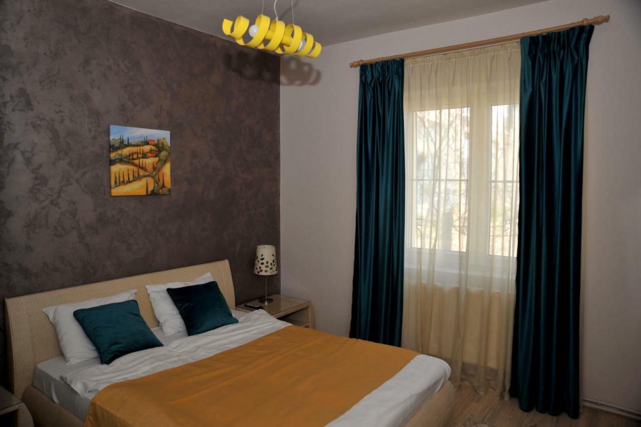 Like Apartment *