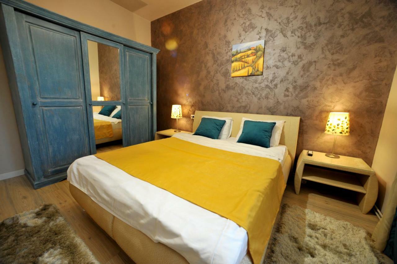 Like Apartment *